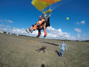 Position d'atterrissage des sautants tandem à Lessay - Normandie.