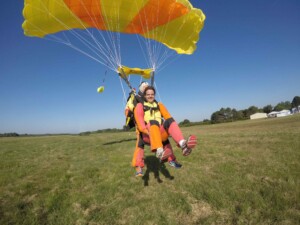 Atterrissage en parachute tandem à Lessay - Normandie Manche.
